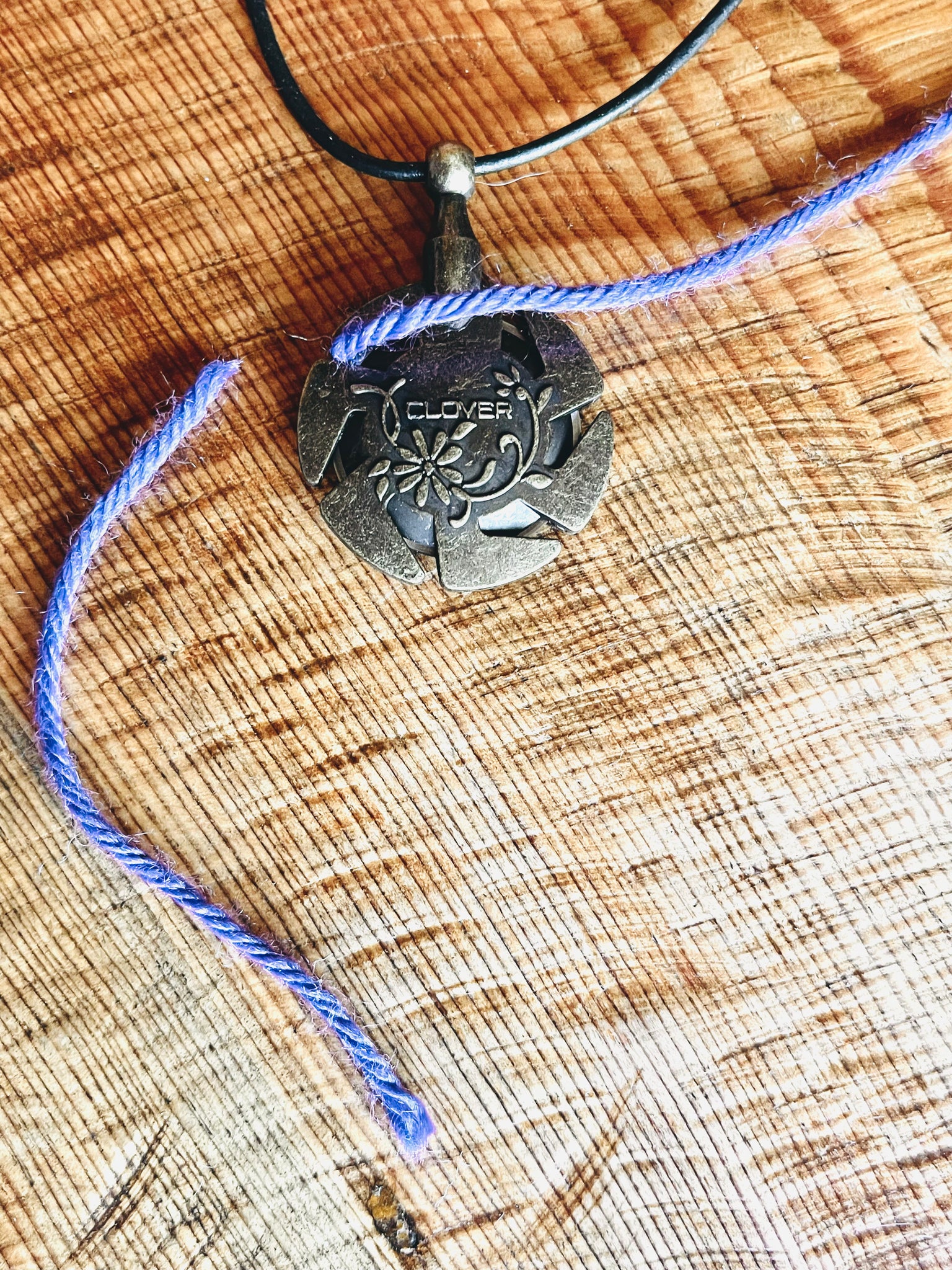Yarn Cutter Pendant on Leather – Knots of Love